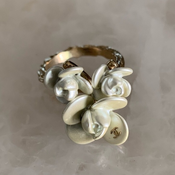 Chanel camellia ring - Picture 1 of 8